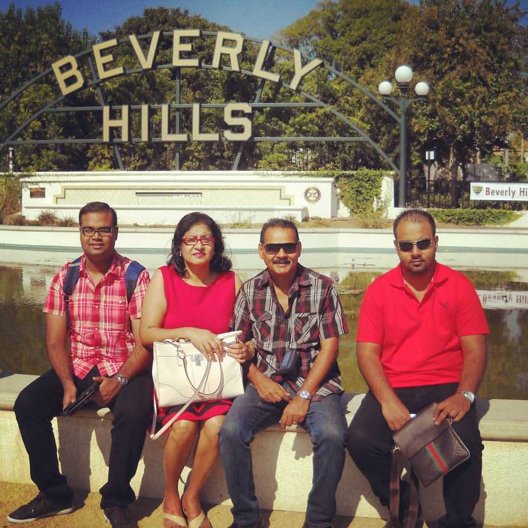 Family photo at the Beverly Hills sign