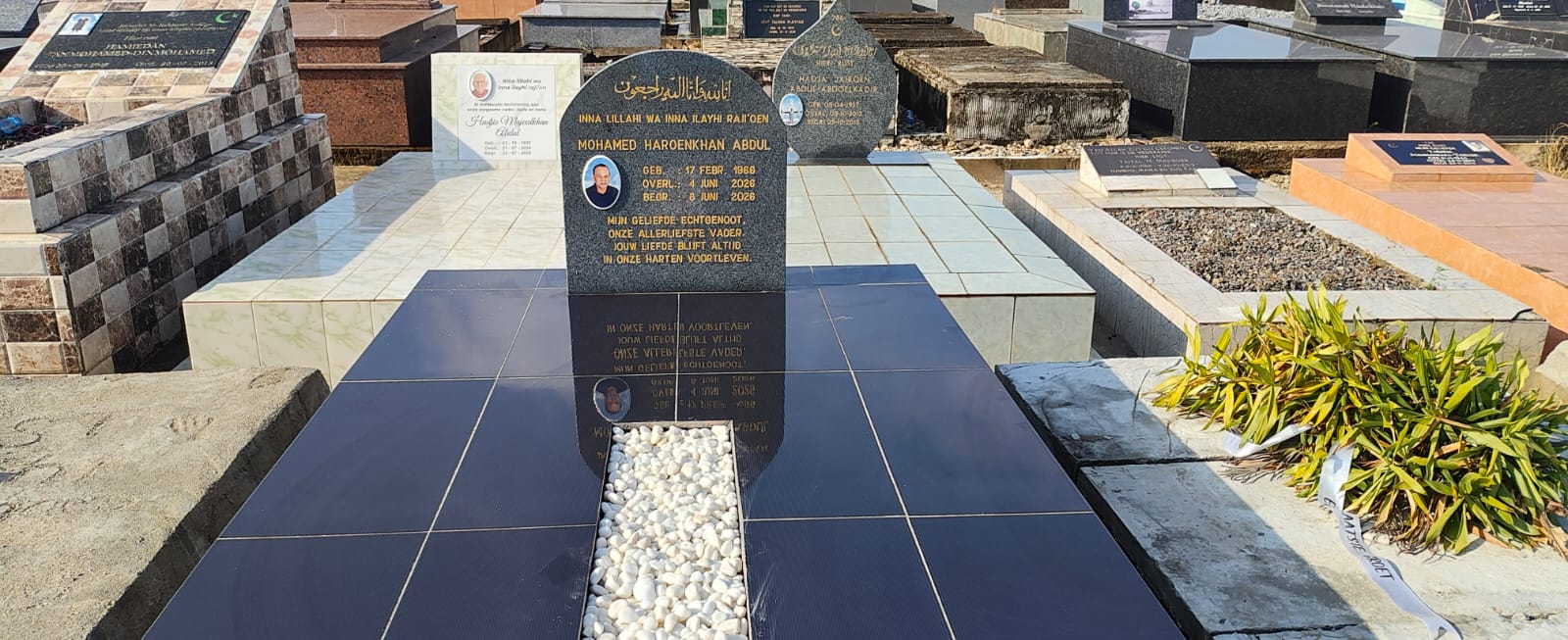 Grave of Mohamed Haroenkhan Abdul with white stones
